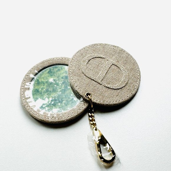 3229 DIOR EXCLUSIVE GIFT COMPACT MIRROR BAG CHARM MAKEUP MIRROR - Picture 2 of 10